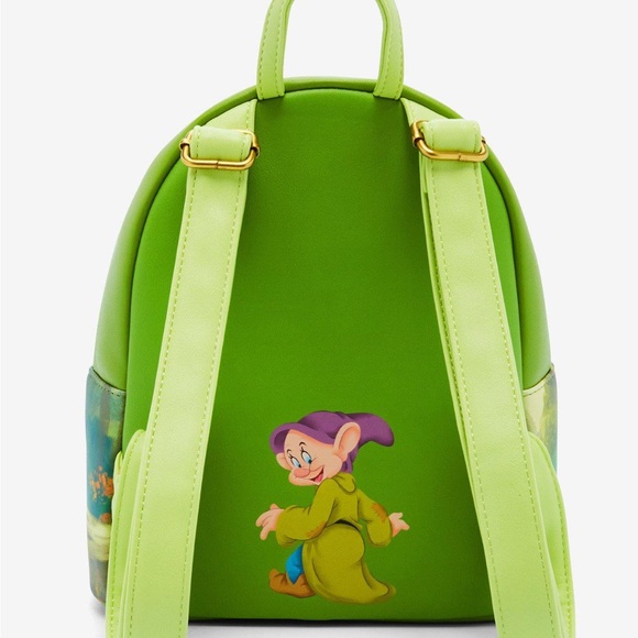 Snow while loungefly - Picture 2 of 2